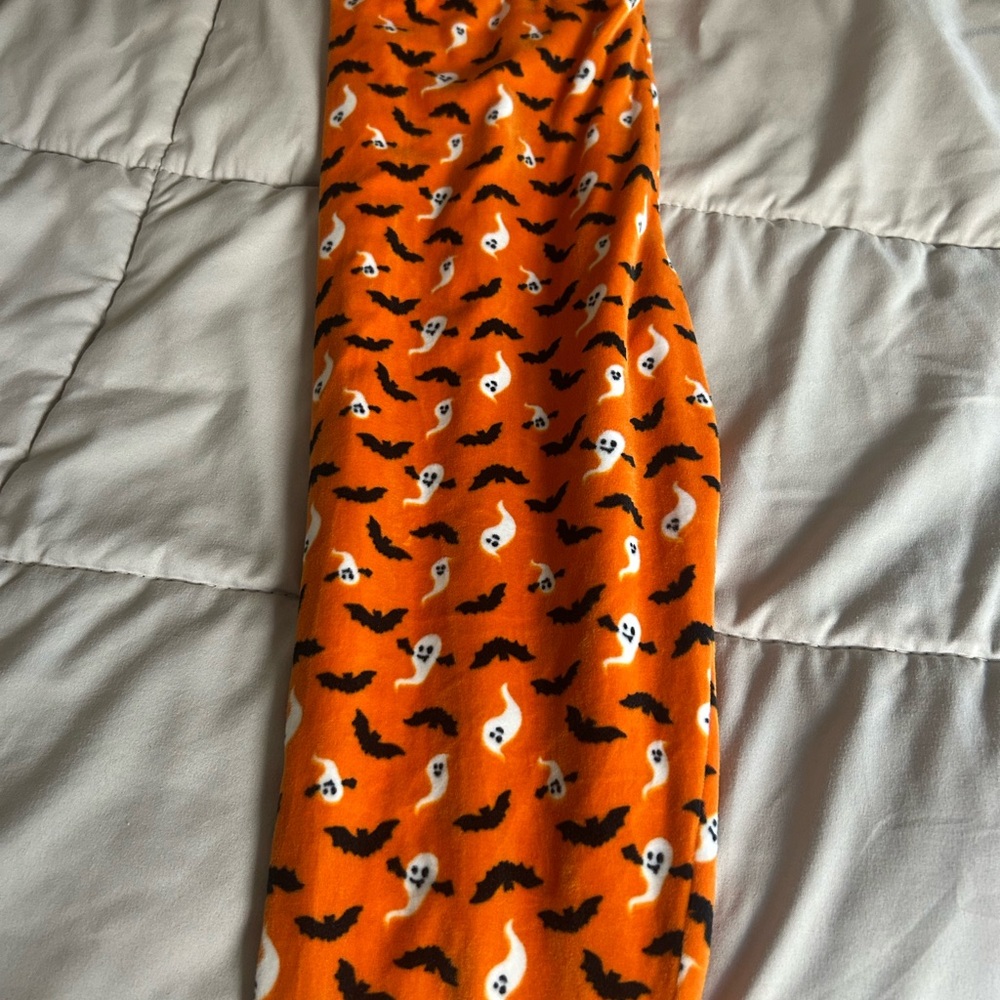 Serra Orange Halloween leggings with Ghosts and Bats